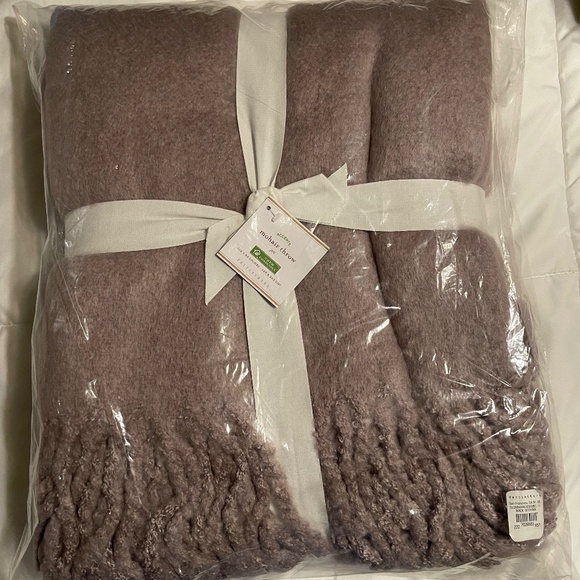 Pottery Barn Oversized Mohair Throw - Lavender NWT - Picture 2 of 5